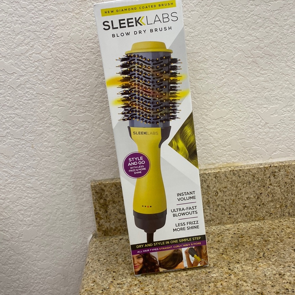 Sleek Labs blow dry brush